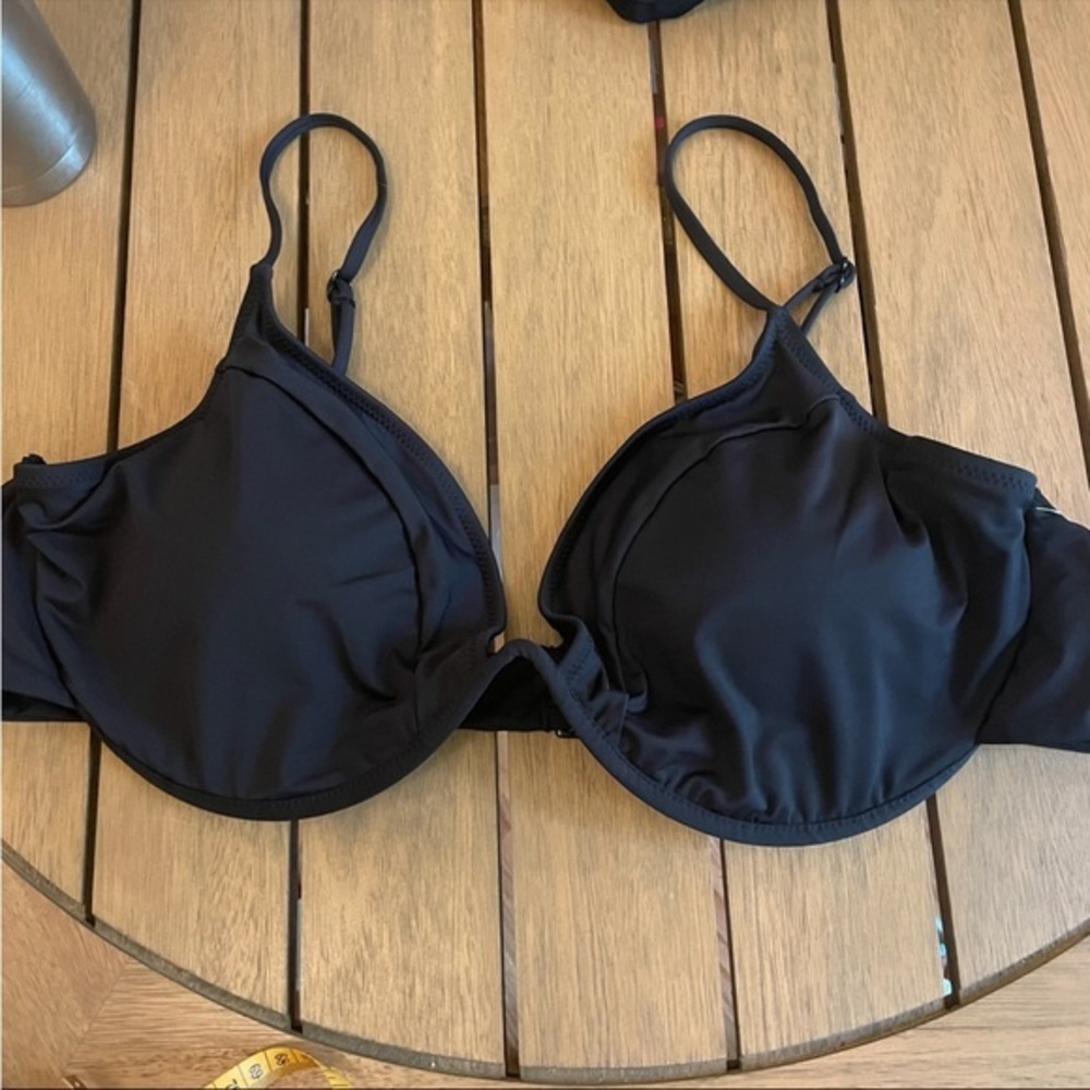 GOOD AMERICAN Showoff Curve Bikini Top in black size 7 NWT 4xl